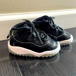 Nike Air Jordan 11 Retro size 4c. Black Sneaker like new.